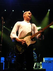Francis stretching a note in Brisbane (photo by Lee Hawkins, please do not reproduce without permission)