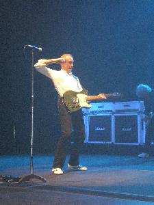 Francis saluting on stage at the Palais (photo by Lee Hawkins, please do not reproduce without permission)