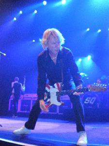 Rick takes centre stage in Perth (photo by Lee Hawkins, please do not reproduce without permission)