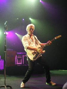 Andy strumming in Perth (photo by Lee Hawkins, please do not reproduce without permission)